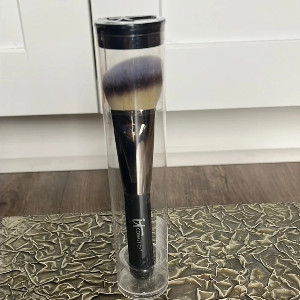 IT Cosmetics Makeup Brush